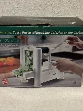 Vegetable Spiralizer Hand Crank Spiral Slicer - White